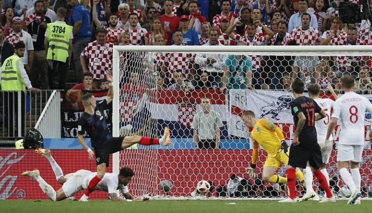  索兰克帽子戏法，伯恩茅斯主场大胜诺丁汉森林